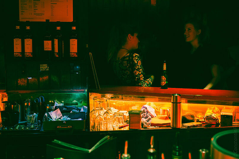 cate le bon king georg drinks bar live music constantin flux #fotograf am niederrhein #bandfotograf